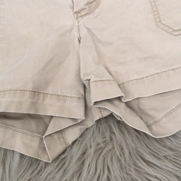 ❤️3X20 OLD NAVY Women's Low Rise Cream Chino Shorts | 6 - Picture 6 of 12
